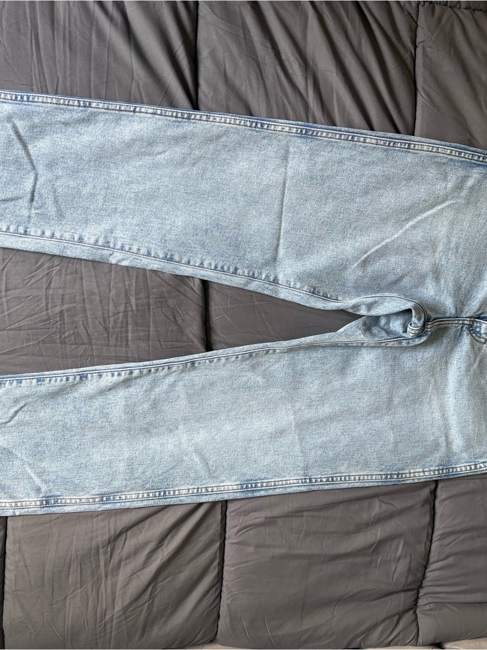 Wrangler Women’s Light Blue High-Rise Jeans with Bow Embroidery - Picture 4 of 4
